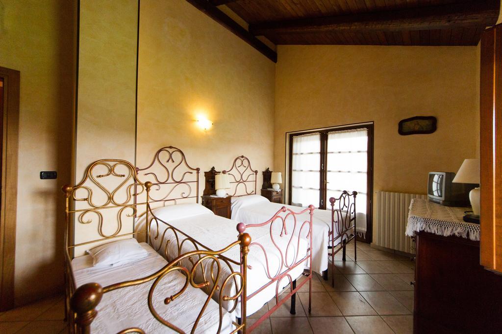 Agriturismo La Ca 'D Majin Poirino الغرفة الصورة